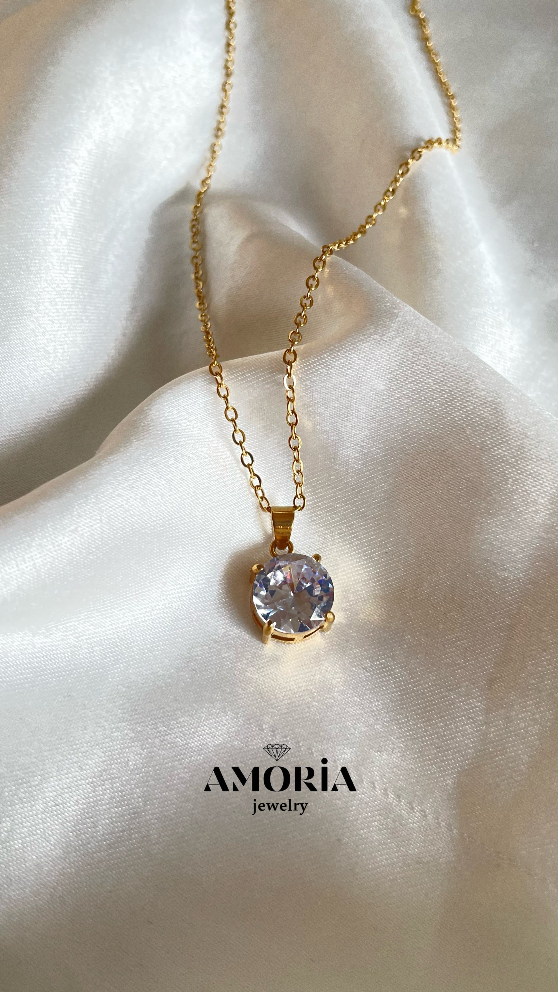 Collier Nola